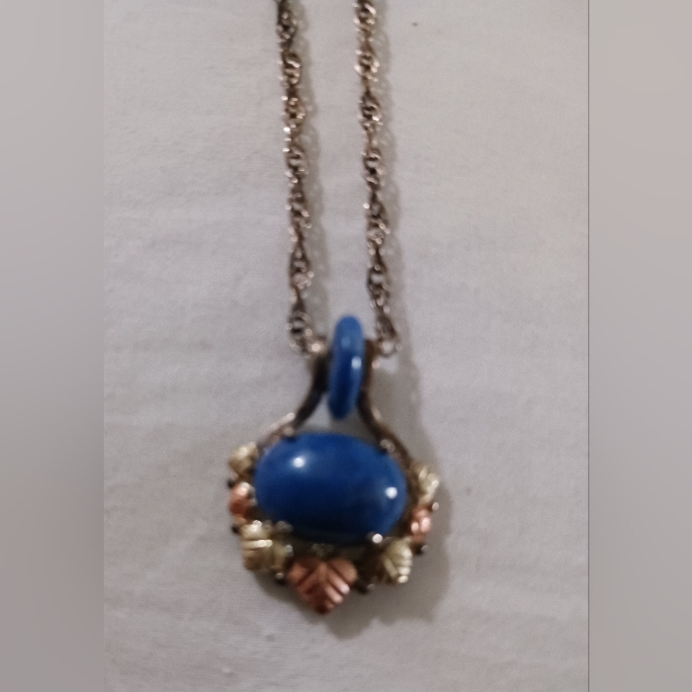 Vintage  Sterling Silver Black Hills Gold Lapis Lazuli Pendent Neckalace.